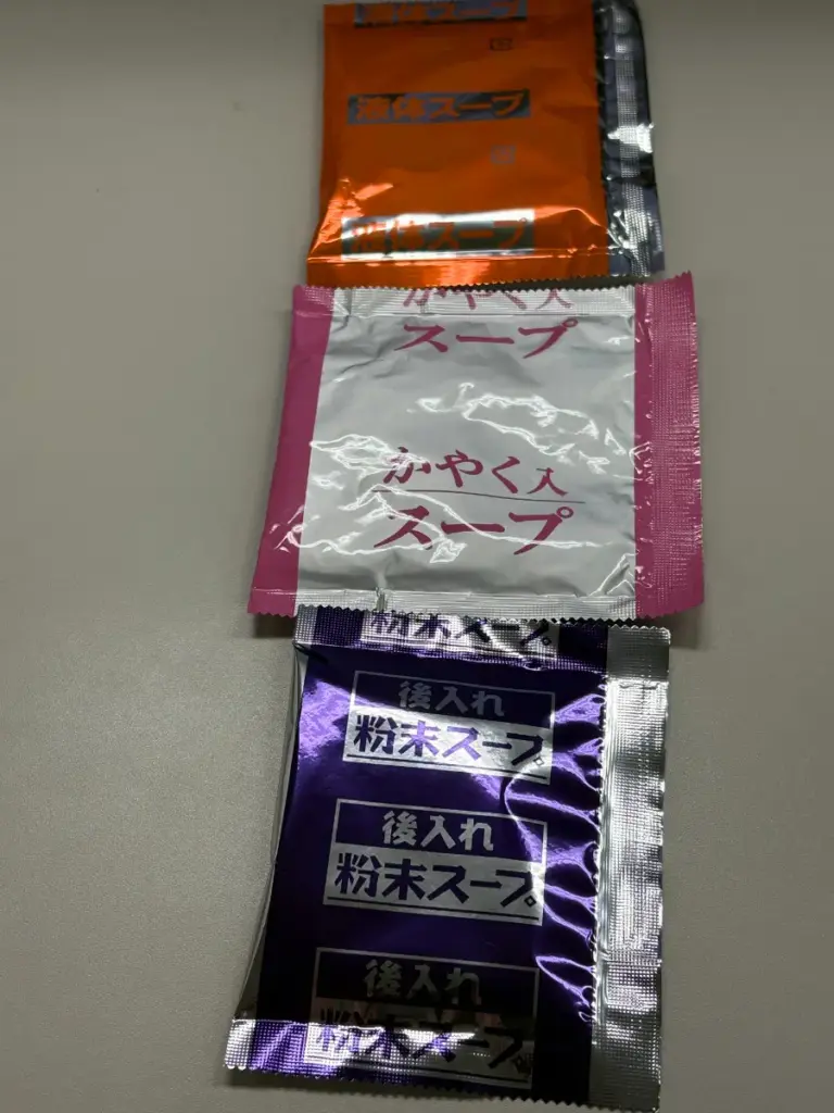 寿がきや 麵処井の庄監修 辛さひかえ辛辛魚、小袋3種画像