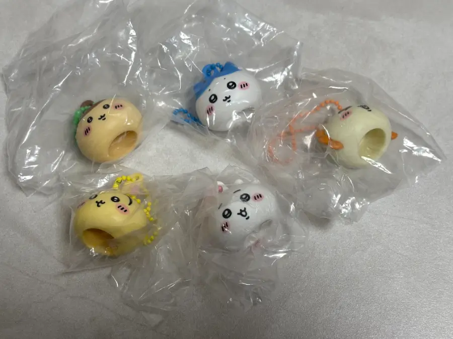 ちいかわリップキャップマスコット。ちいかわ、ハチワレ、ウサギ、くりまんじゅう、シーサー。